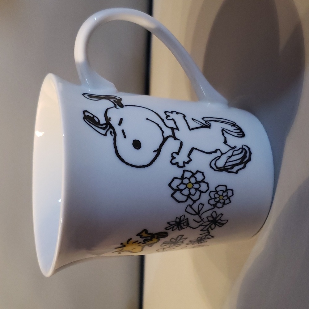 Peanuts snoopy and Woodstock Floral 12 oz Ceramic mug NWT - Picture 3 of 5